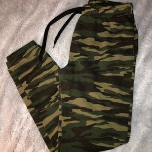 Joggers size M